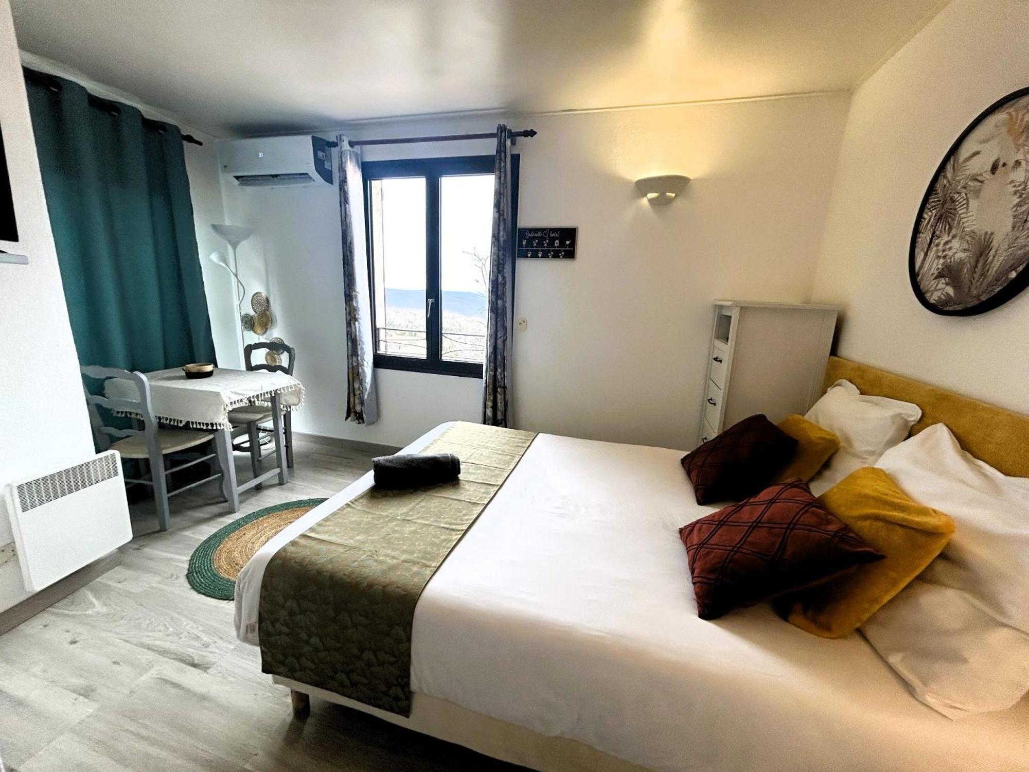 Gabrielle Hotel Эгин Номер фото